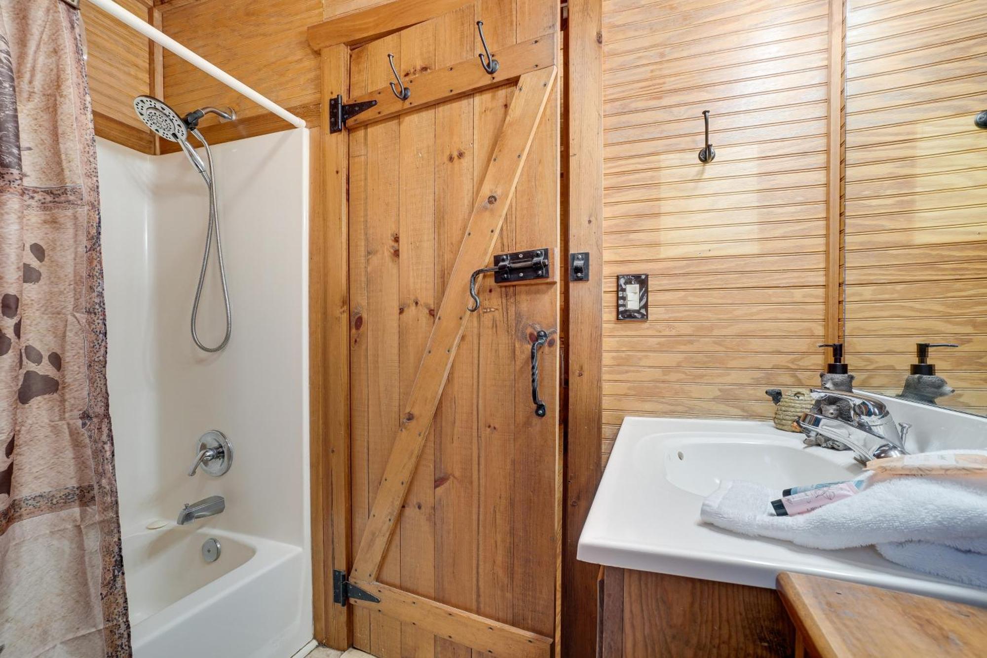 Secluded Family Retreat In Dahlonega With Hot Tub! Villa Eksteriør billede